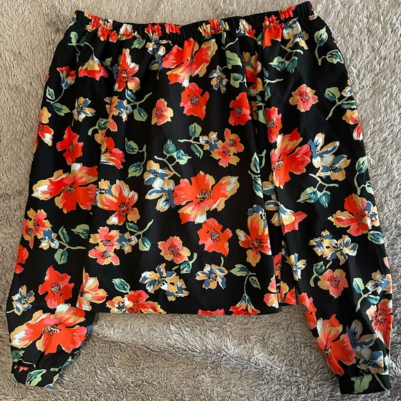 Off the shoulder floral top - Picture 1 of 4